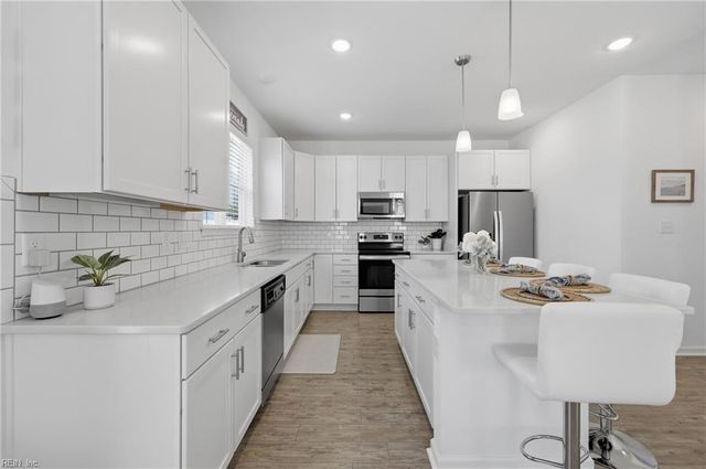 508 Esterview LN, Chesapeake, VA 23322