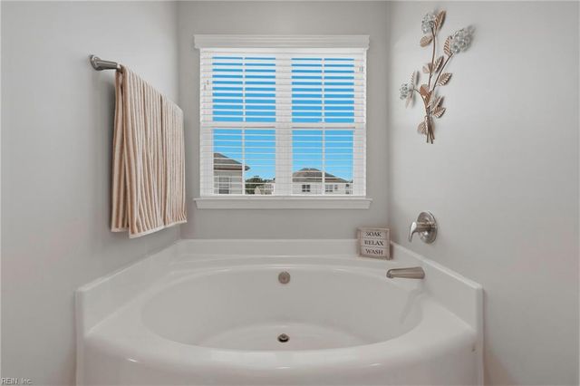 508 Esterview LN, Chesapeake, VA 23322