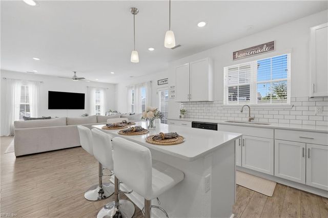 508 Esterview LN, Chesapeake, VA 23322