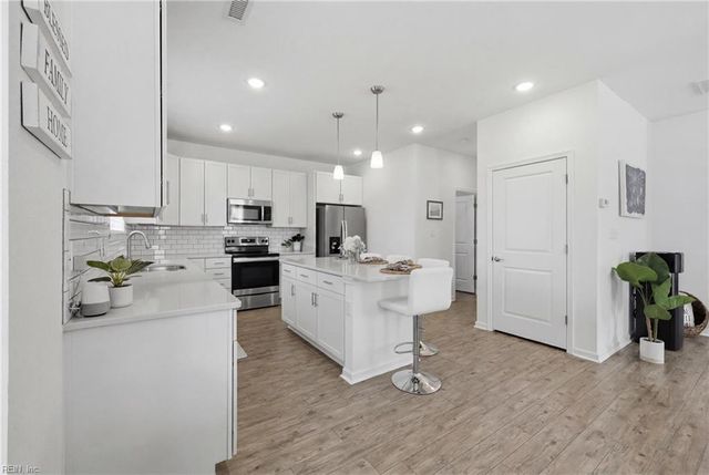 508 Esterview LN, Chesapeake, VA 23322