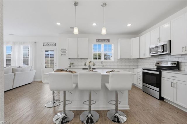 508 Esterview LN, Chesapeake, VA 23322