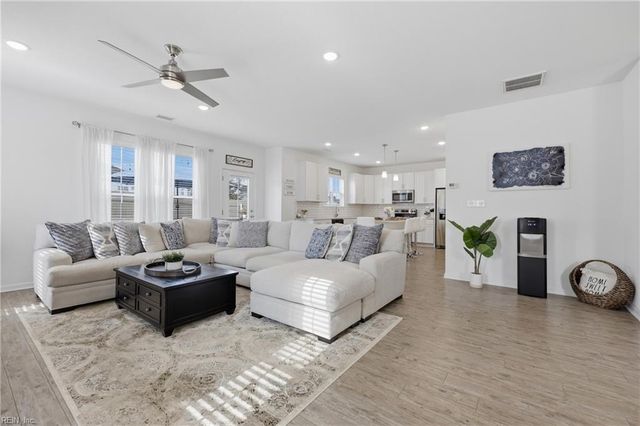 508 Esterview LN, Chesapeake, VA 23322