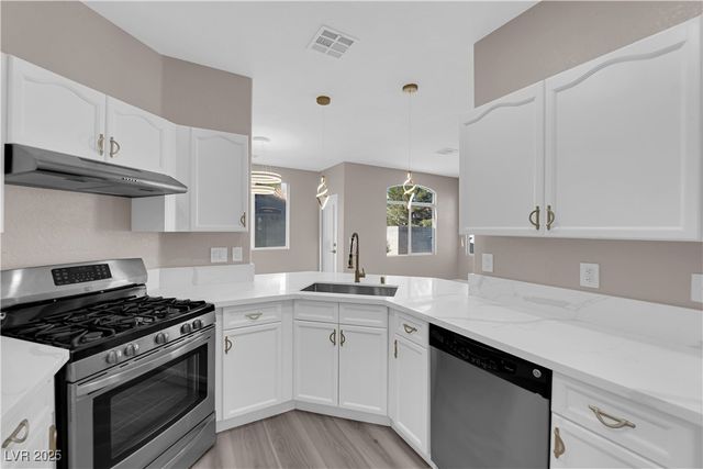 999 Country Skies Avenue, Las Vegas, NV 89123