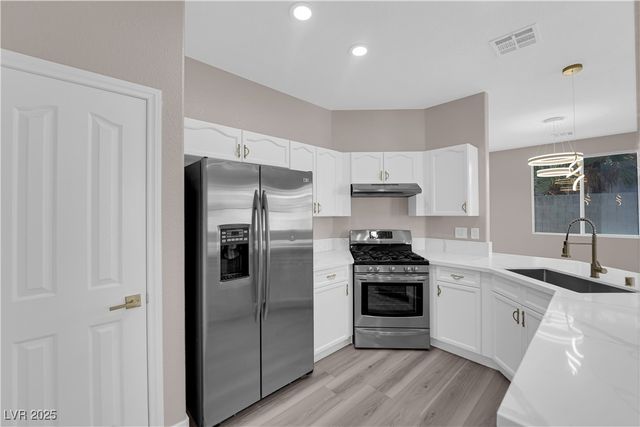 999 Country Skies Avenue, Las Vegas, NV 89123