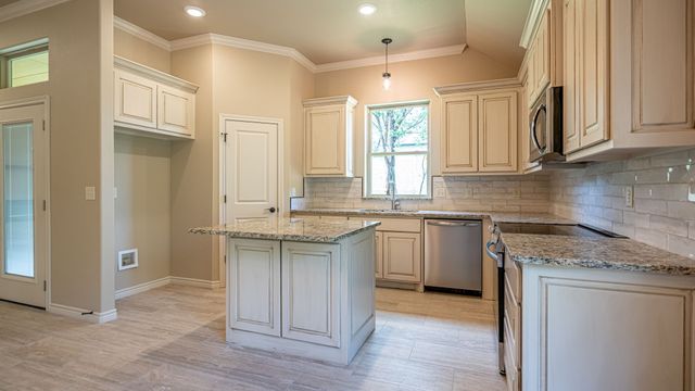 2714 Austin Drive, Granbury, TX 76048
