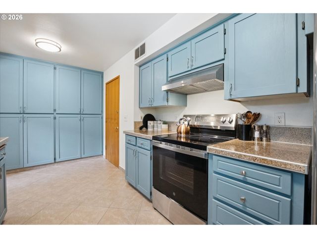 11370 Sw BLAKENEY St, Beaverton, OR 97008