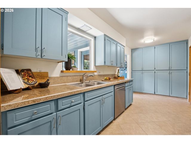 11370 Sw BLAKENEY St, Beaverton, OR 97008