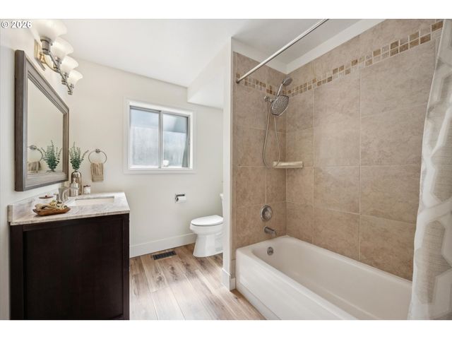 11370 Sw BLAKENEY St, Beaverton, OR 97008