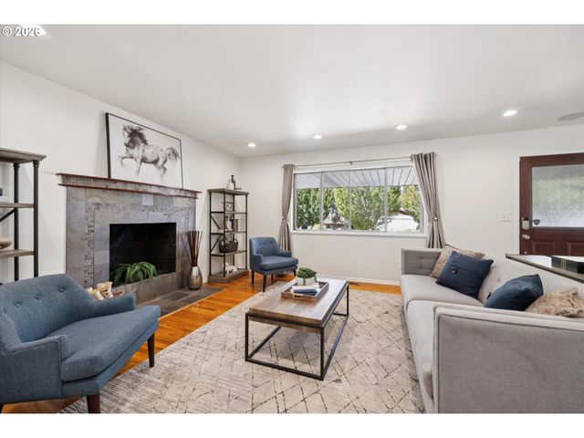 11370 Sw BLAKENEY St, Beaverton, OR 97008