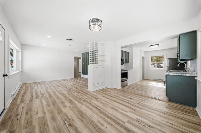 827 Truax Boulevard, Eau Claire, WI 54703