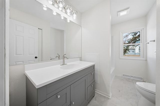 827 Truax Boulevard, Eau Claire, WI 54703