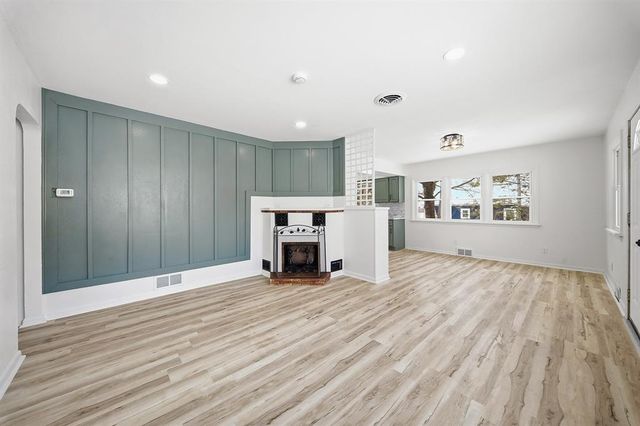 827 Truax Boulevard, Eau Claire, WI 54703