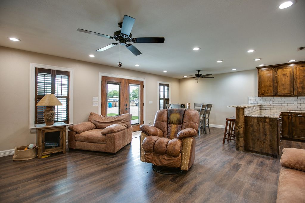 Image 10 of property listing at 601 Bristow Road, San Angelo, TX 76905