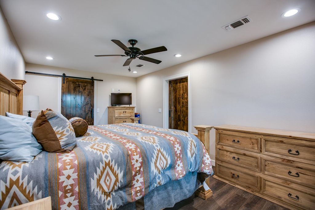 Image 20 of property listing at 601 Bristow Road, San Angelo, TX 76905