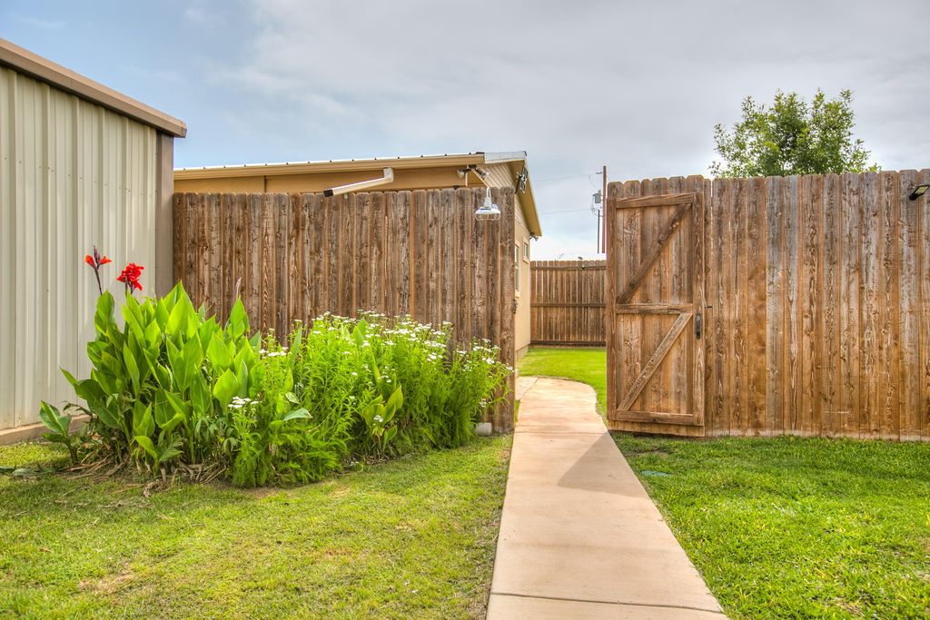 Image 30 of property listing at 601 Bristow Road, San Angelo, TX 76905
