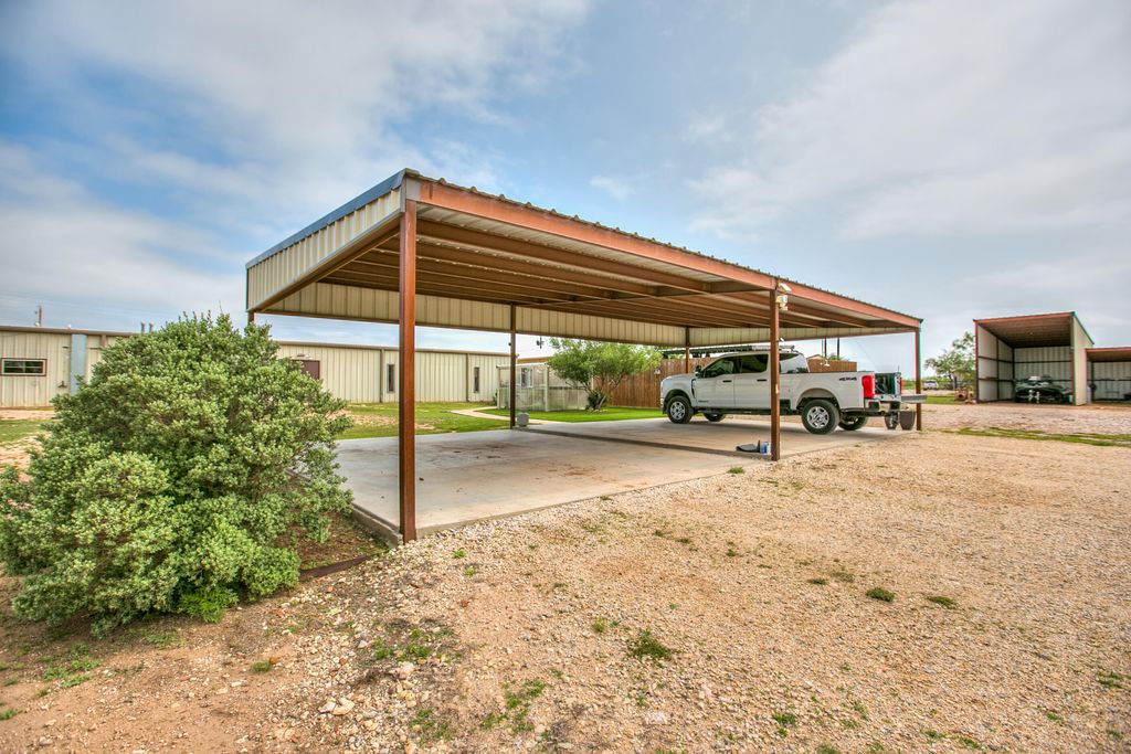 Image 32 of property listing at 601 Bristow Road, San Angelo, TX 76905