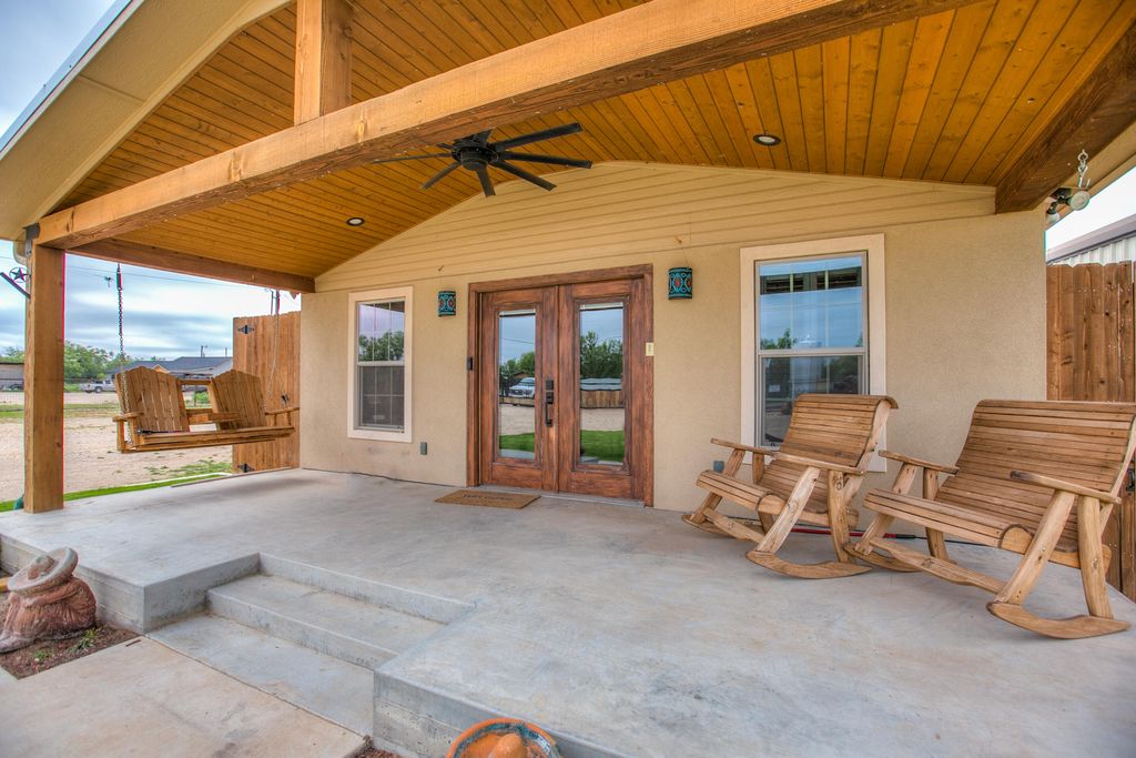 Image 5 of property listing at 601 Bristow Road, San Angelo, TX 76905