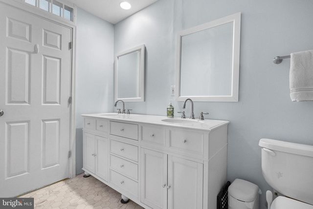 6 W AZALEA LN, Mount Laurel, NJ 08054