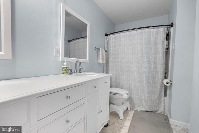 6 W AZALEA LN, Mount Laurel, NJ 08054