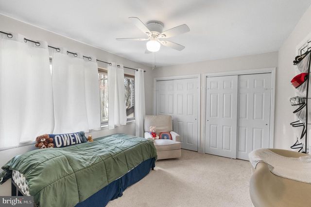 6 W AZALEA LN, Mount Laurel, NJ 08054