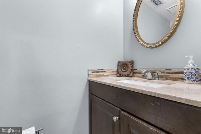 6 W AZALEA LN, Mount Laurel, NJ 08054