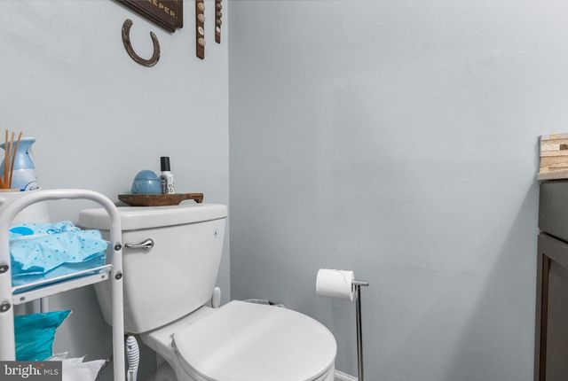 6 W AZALEA LN, Mount Laurel, NJ 08054