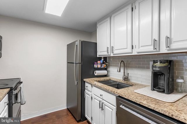 6 W AZALEA LN, Mount Laurel, NJ 08054