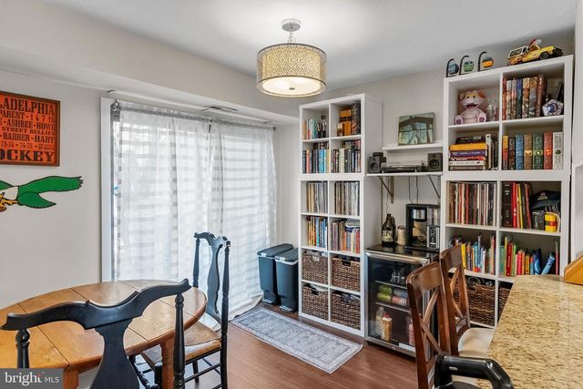 6 W AZALEA LN, Mount Laurel, NJ 08054