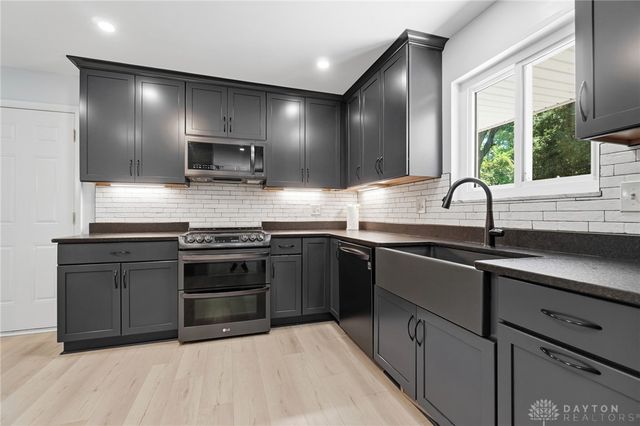 5544 Waterloo Road, Washington Twp, OH 45459