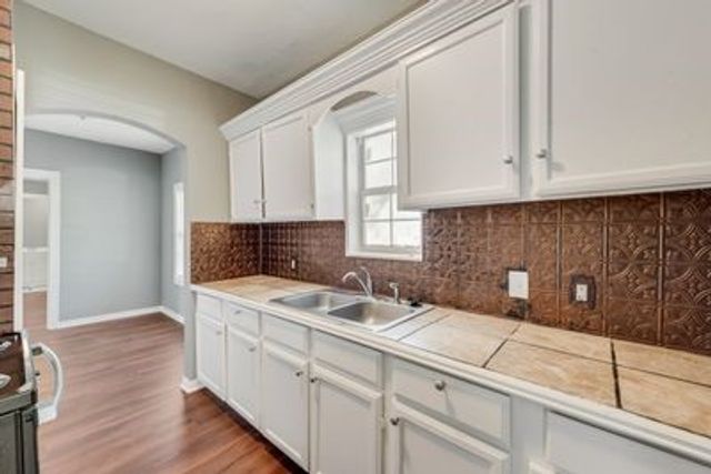 930 W Freeman Street, Sherman, TX 75092