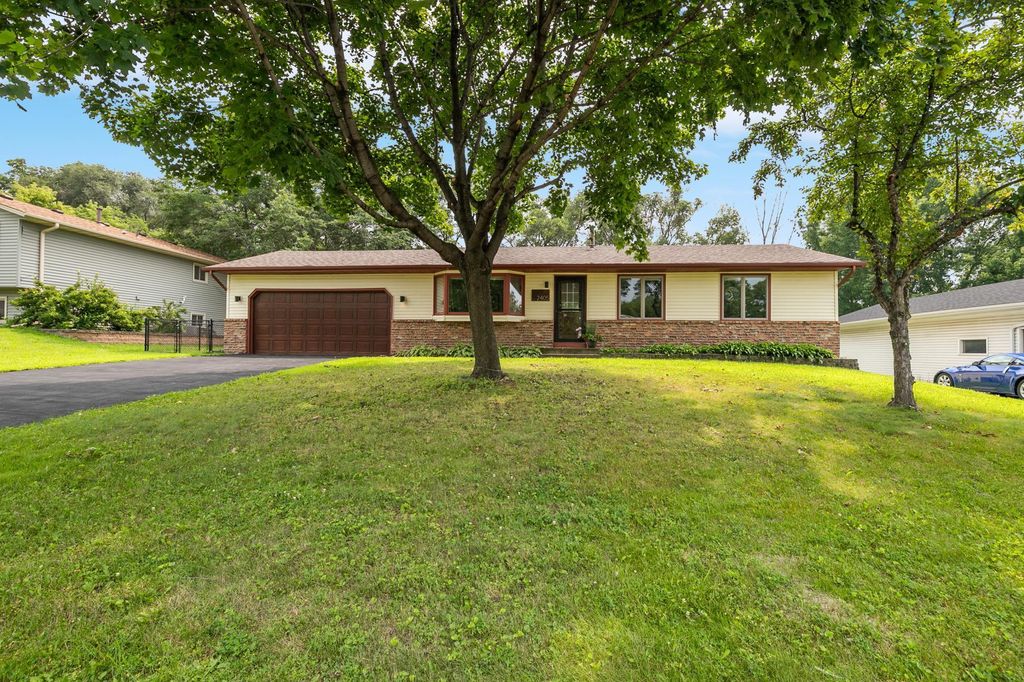2405 Friendship Lane, Burnsville, MN 55337