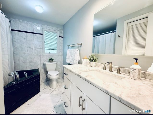4 Candlewood Birches, Brookfield, CT 06804