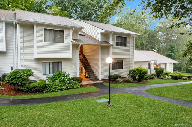 90 Molly Pitcher Lane F, Yorktown Heights, NY 10598