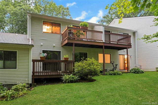 90 Molly Pitcher Lane F, Yorktown Heights, NY 10598