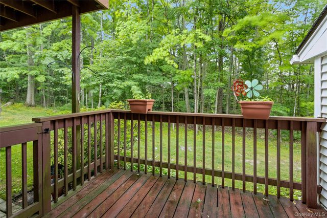 90 Molly Pitcher Lane F, Yorktown Heights, NY 10598
