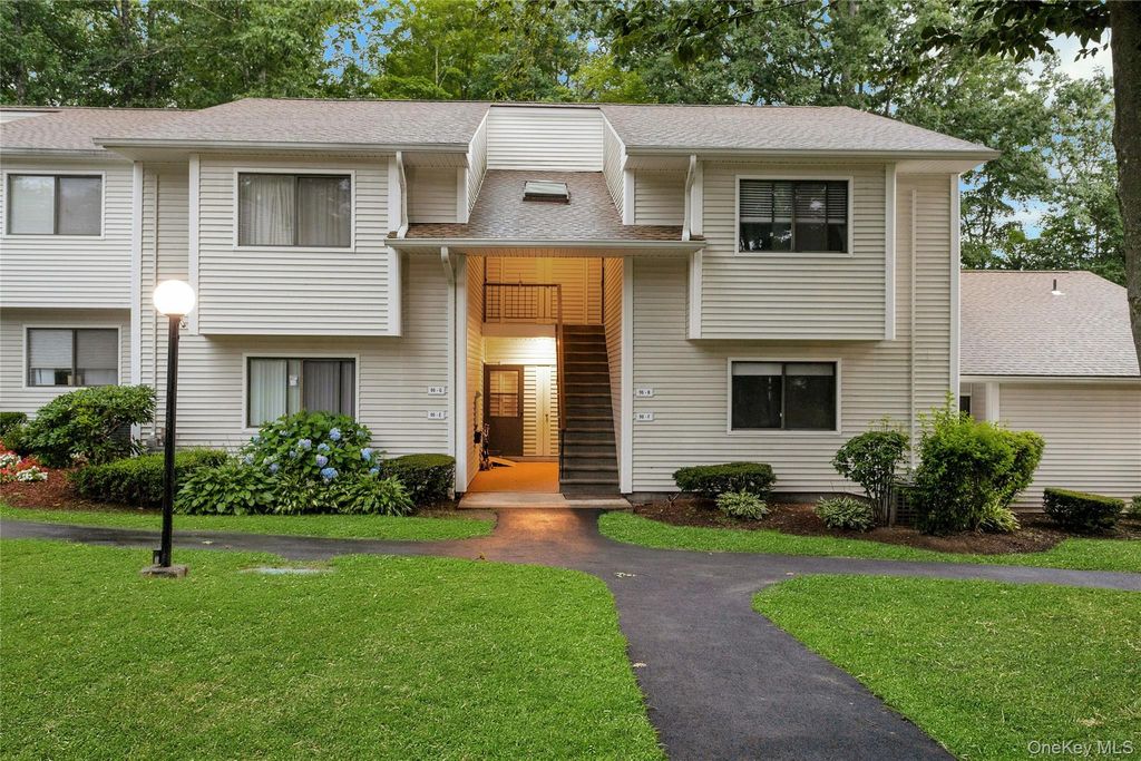 90 Molly Pitcher Lane F, Yorktown Heights, NY 10598