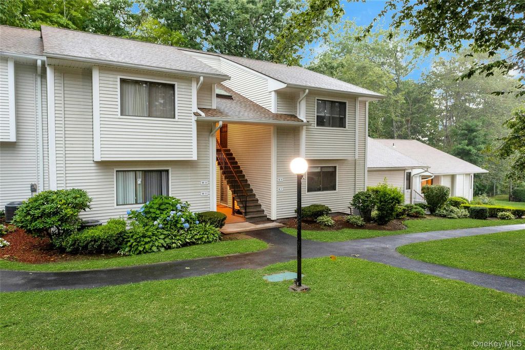 90 Molly Pitcher Lane F, Yorktown Heights, NY 10598 — photo 2