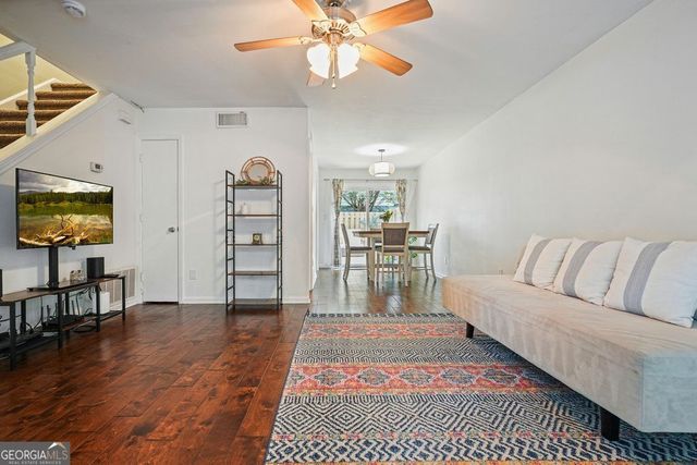 136 Peachtree Memorial Drive NW PENNSYLVANIA 8, Atlanta, GA 30309