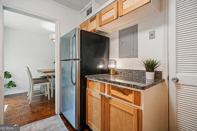 136 Peachtree Memorial Drive NW PENNSYLVANIA 8, Atlanta, GA 30309