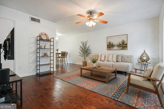 136 Peachtree Memorial Drive NW PENNSYLVANIA 8, Atlanta, GA 30309