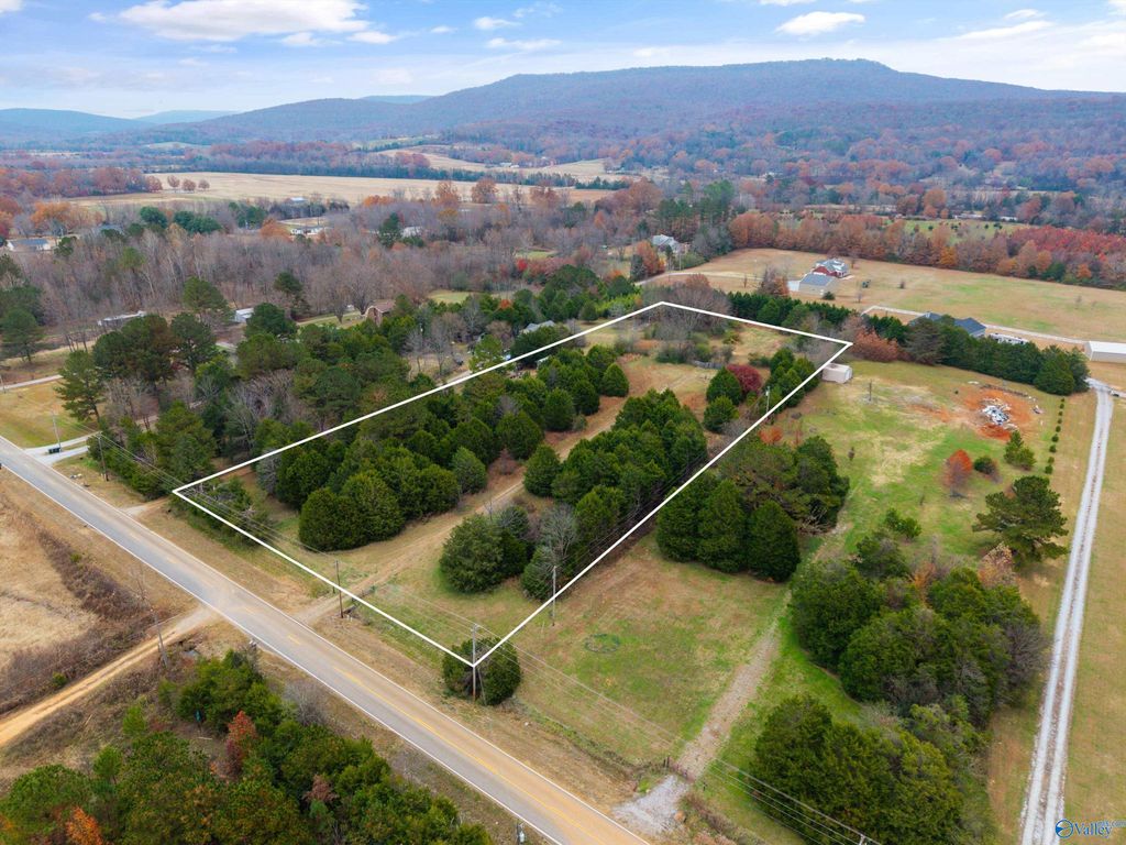 2312 Hurricane Creek Road, Gurley, AL 35748