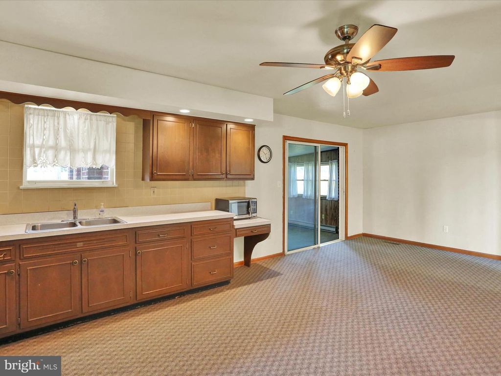 892 VALLEY RD, Mertztown, PA 19539