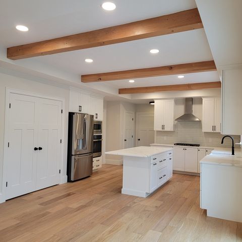 1 Kinsman Way, Foxboro, MA 02035