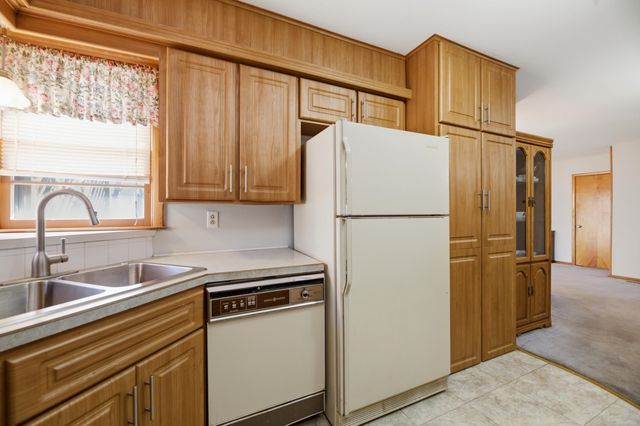 6117 Perryton St, Bel Aire, KS 67220