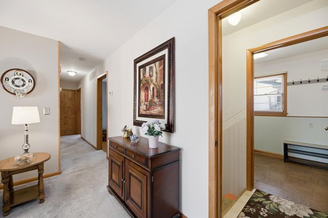 6117 Perryton St, Bel Aire, KS 67220