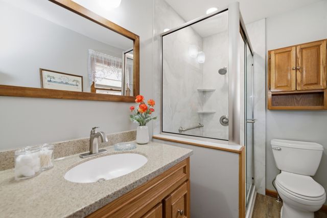 6117 Perryton St, Bel Aire, KS 67220