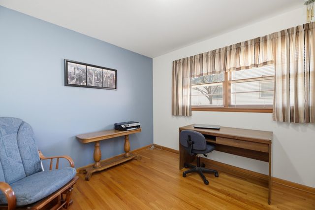 6117 Perryton St, Bel Aire, KS 67220