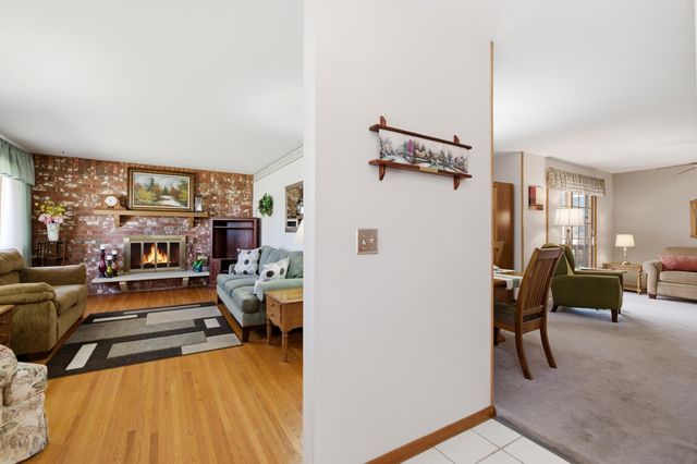 6117 Perryton St, Bel Aire, KS 67220