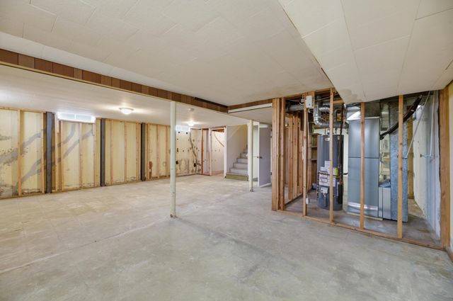 6117 Perryton St, Bel Aire, KS 67220