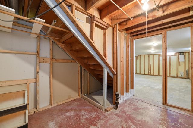 6117 Perryton St, Bel Aire, KS 67220